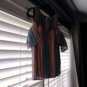 Monteau cold shoulder top size large